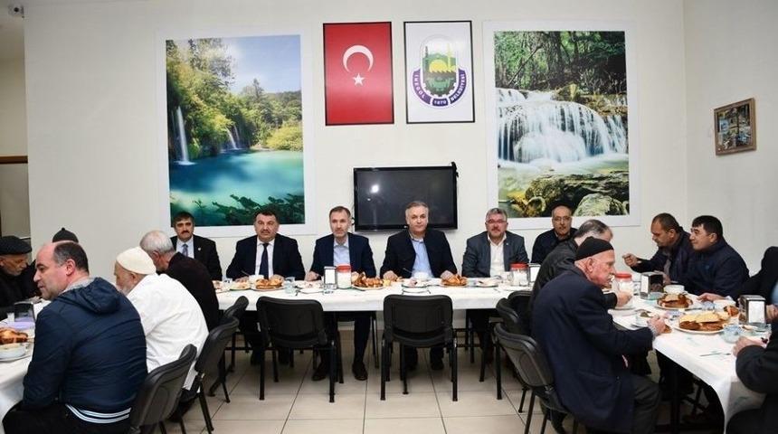 &ldquo;bereket Sofrası&rdquo; Bu Defa Huzurevinde Kuruldu