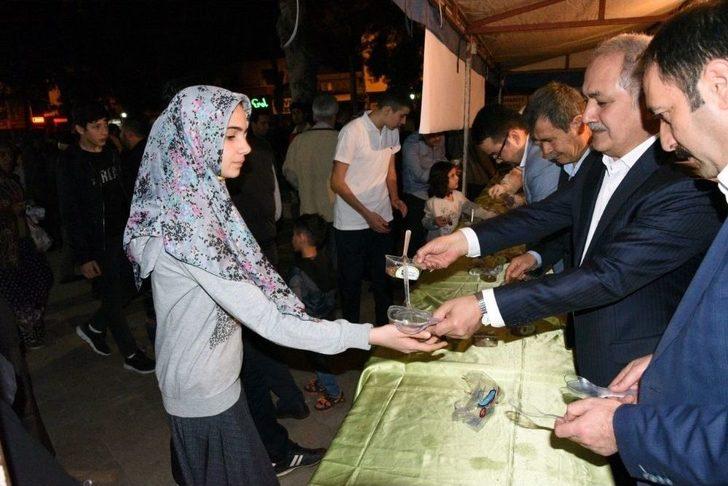 Osmaniye Belediyesi Camilerde Helva Dağıttı