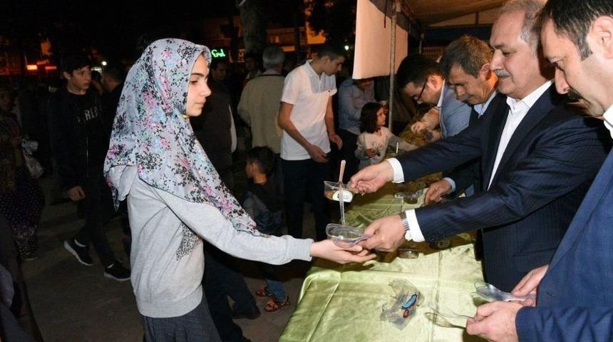 Osmaniye Belediyesi Camilerde Helva Dağıttı