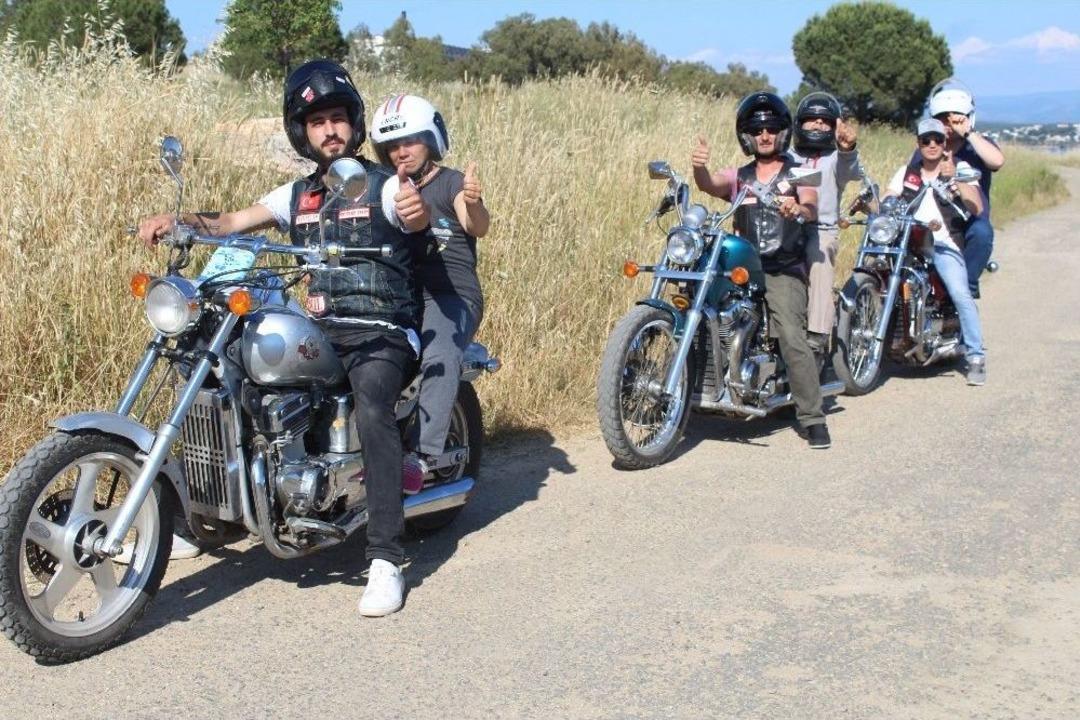 Engelli Gen&ccedil;ler Motosiklete Bindi