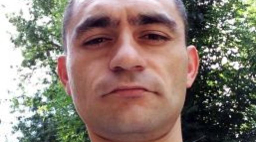 Cinnet Getiren Şahıs Annesini &Ouml;ld&uuml;rd&uuml;, Babasını Yaraladı