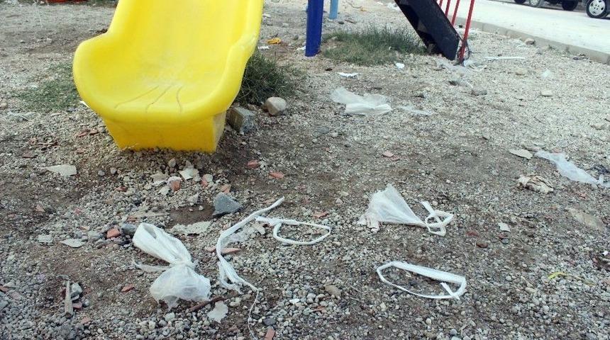 Oynarken Naylondan Yaptığı İp Boynuna Dolanan &Ccedil;ocuk Hayatını Kaybetti