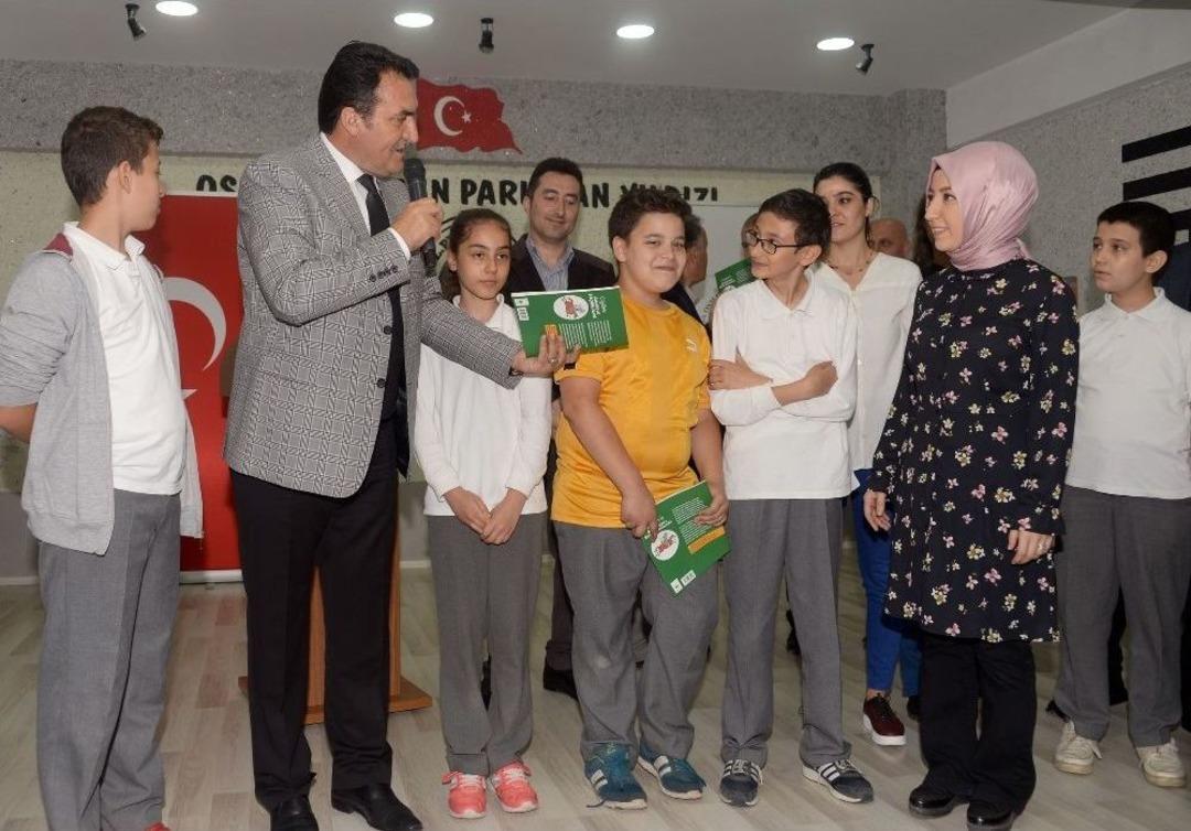 D&uuml;ndar&rsquo;dan &Ouml;ğrencilere Kitap