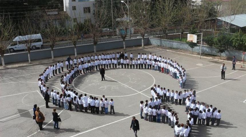 Minik Öğrenciler Afrin Zaferini Koreografiyle Kutlandı