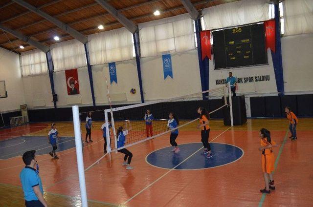 Kulüpler Arası Küçük Kızlar Voleybol İl Birinciliği Müsabakaları Sona Erdi