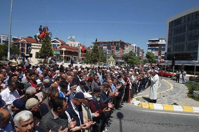 Filistinli Şehitler İçin Gıyabi Cenaze Namazı Kılındı