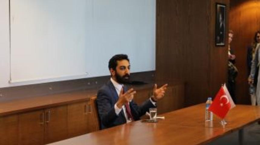 T&uuml;rk Stratejist Cem Bağcı : "facebook Duygularımızın Y&ouml;netilmesine İzin Veriyor"