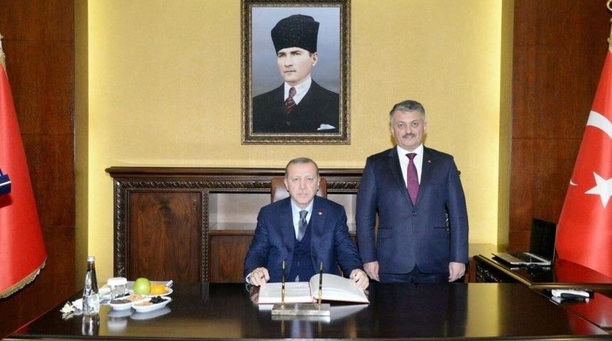 Cumhurbaşkanı Erdoğan, Balıkesir Valiliğini Ziyaret Etti