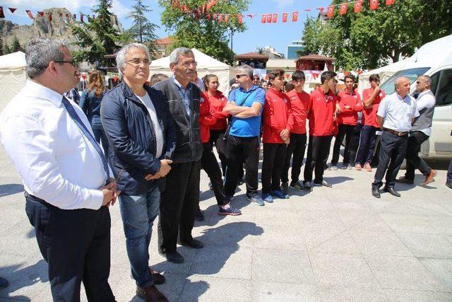 Dünya Şampiyonu Ateşli Memleketinde Coşkuyla Karşılandı