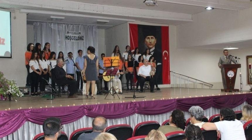 Burhaniye’de Türkü Gecesi Coşkusu Yaşandı