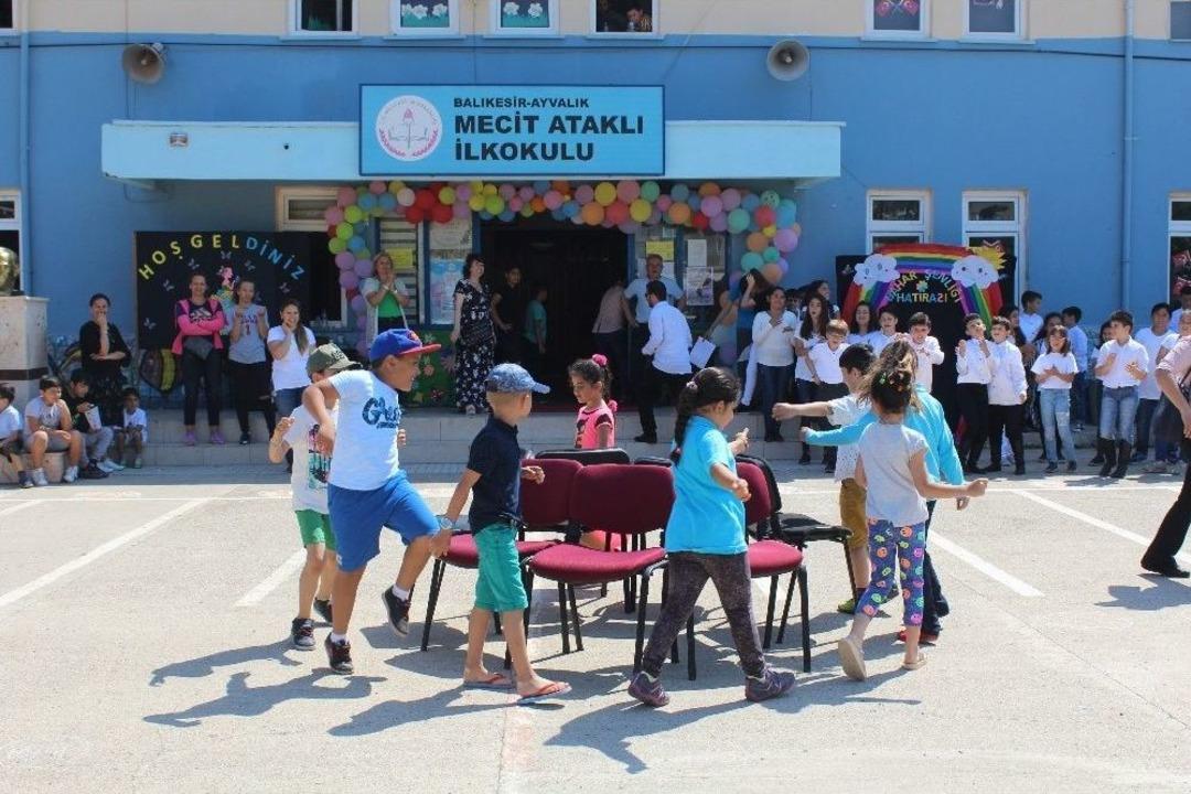 Ayvalık&rsquo;ta &Ouml;ğrencilerden Bahar Şenliği