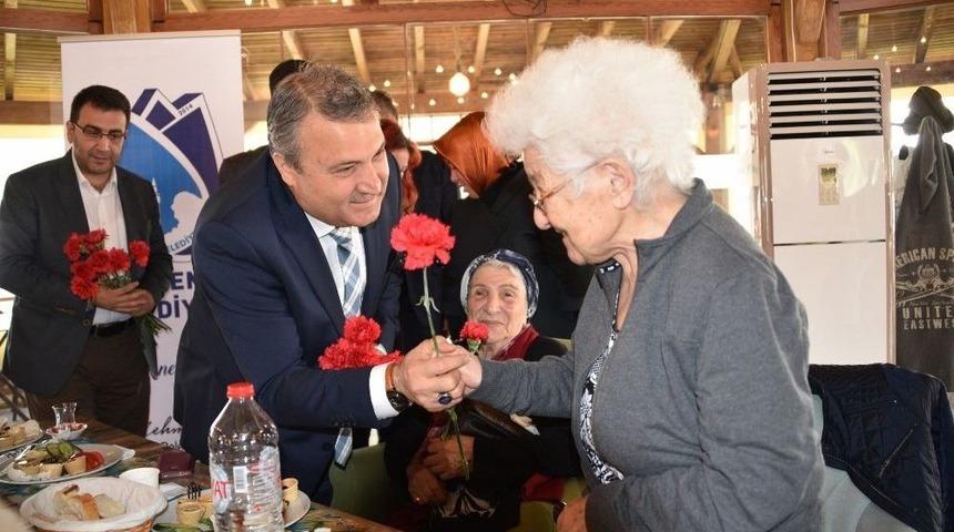 Başkan &Ccedil;er&ccedil;i, Huzurevi Sakinleriyle Buluştu