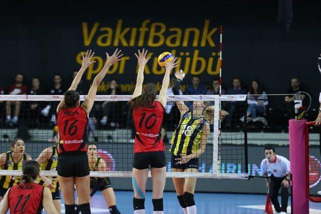 Vakıfbank, Fenerbahçe’yi 3-1 Mağlup Etti