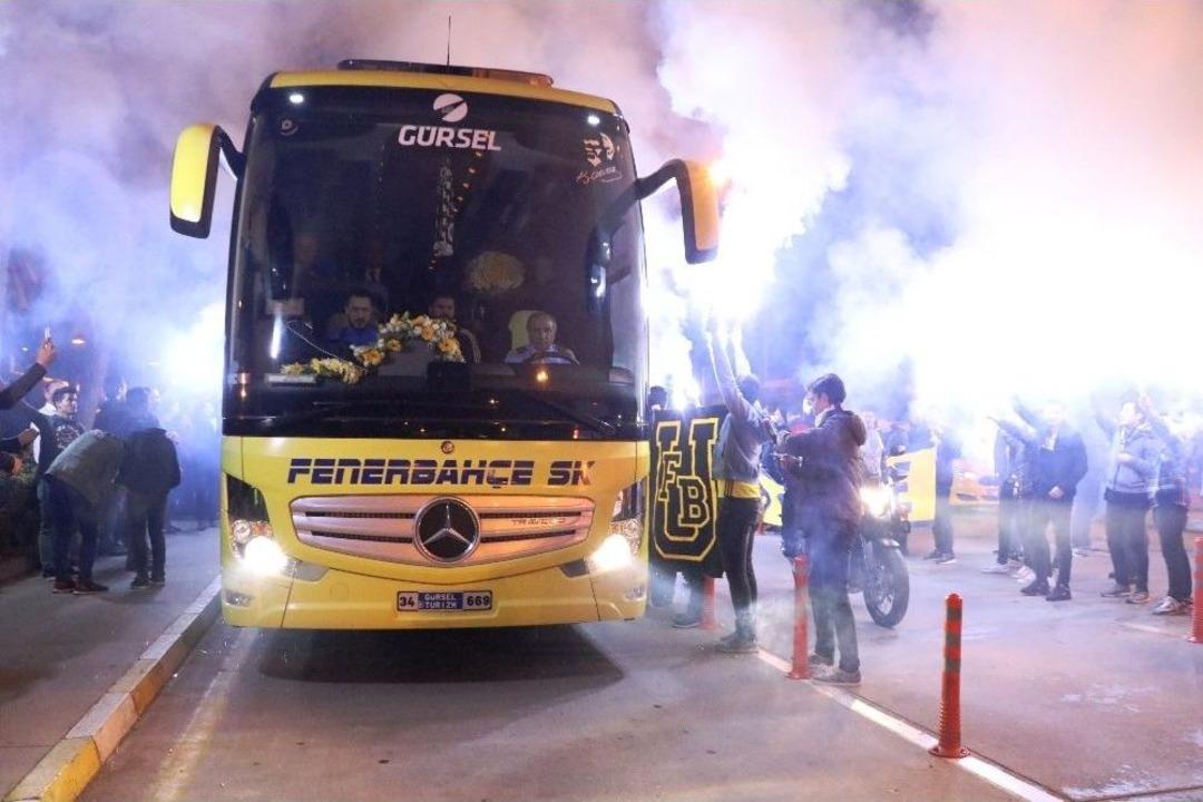 Fenerbah&ccedil;e&rsquo;ye Antalya&rsquo;da Coşkulu Karşılama