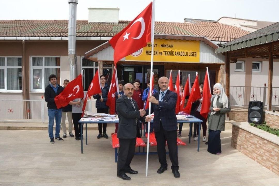 Afrin&rsquo;e &ldquo;portatif Bayrak Direkleri&rdquo; G&ouml;nderildi