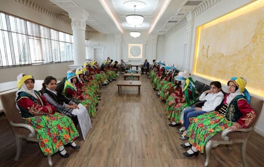 Şampiyon Kızlardan Van B&uuml;y&uuml;kşehir Belediyesine Ziyaret