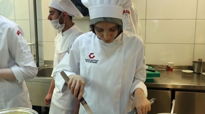 G&ouml;rme Engelliler Yemek Yapımında Yarıştı
