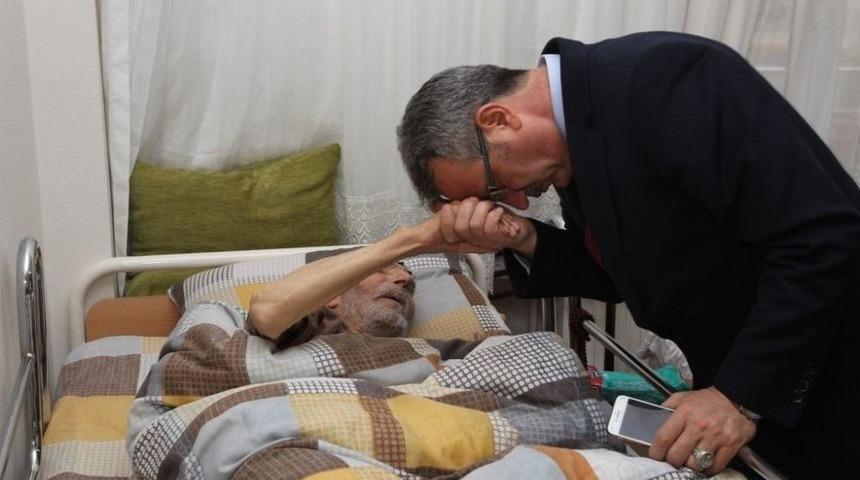 Başkan K&ouml;şker, Evde Tedavi G&ouml;ren Hastaları Ziyaret Etti