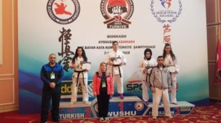 D&uuml;zce &Uuml;niversitesi Spor Bilimleri Fak&uuml;ltesinden Bir Şampiyon Daha