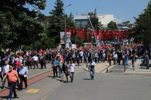 Binlerce Düzceli Filistin İçin Sokaklara Döküldü