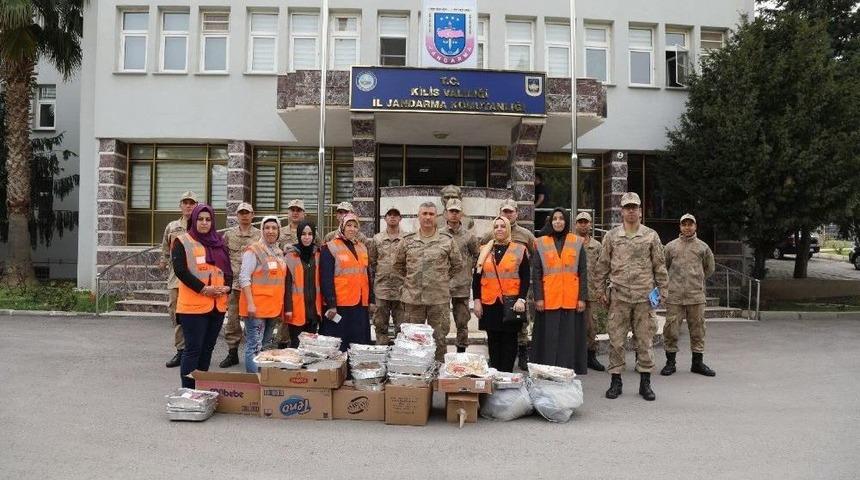 Kilis Belediyesinden Mehmet&ccedil;iklere Yemek