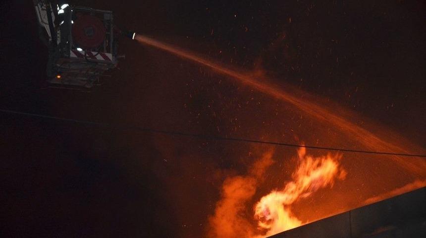 Mobilya At&ouml;lyesi Alev Alev Yandı