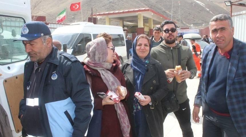 İranlı Turistlere Halaylı Karşılama