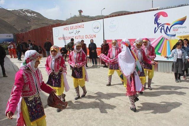 İranlı Turistlere Halaylı Karşılama