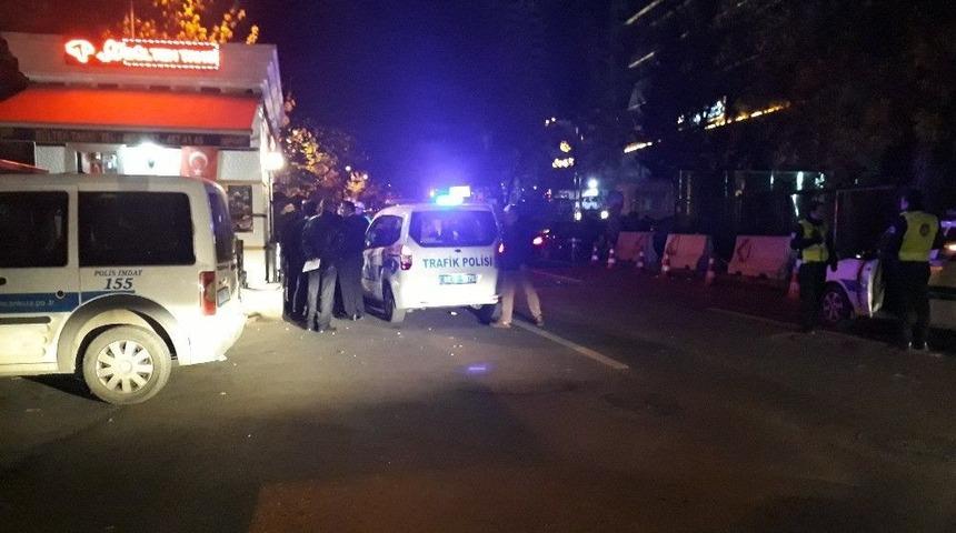 Alkol Alıp, Direksiyon Başına Ge&ccedil;en B&uuml;y&uuml;kel&ccedil;ilik G&ouml;revlisi Ortalığı Birbirine Kattı