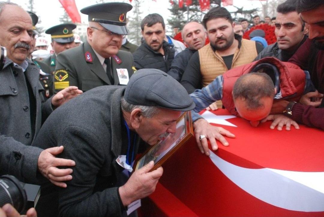 Afrin Şehidi G&uuml;ll&uuml; Son Yolculuğuna Uğurlandı