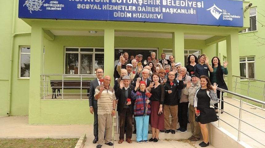 Huzurevi Sakinlerine M&uuml;zik Ziyafeti