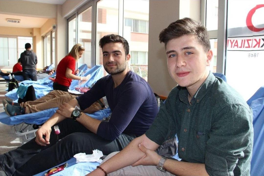 Kanı Erkekler Bağışlıyor, Kadınlar Kullanıyor