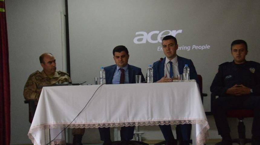 Kaymakam Sarı, Muhtarlarla Toplantı Yaptı