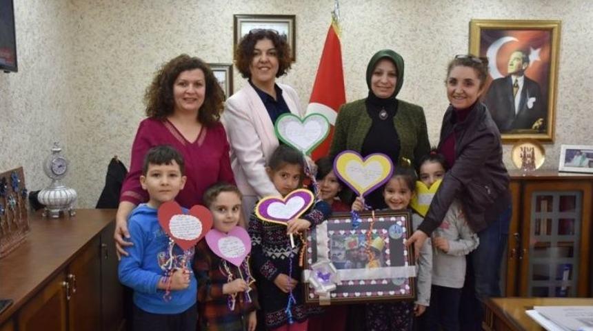 Miniklerden İl Müdürü Durmuş’a Veda Ziyareti