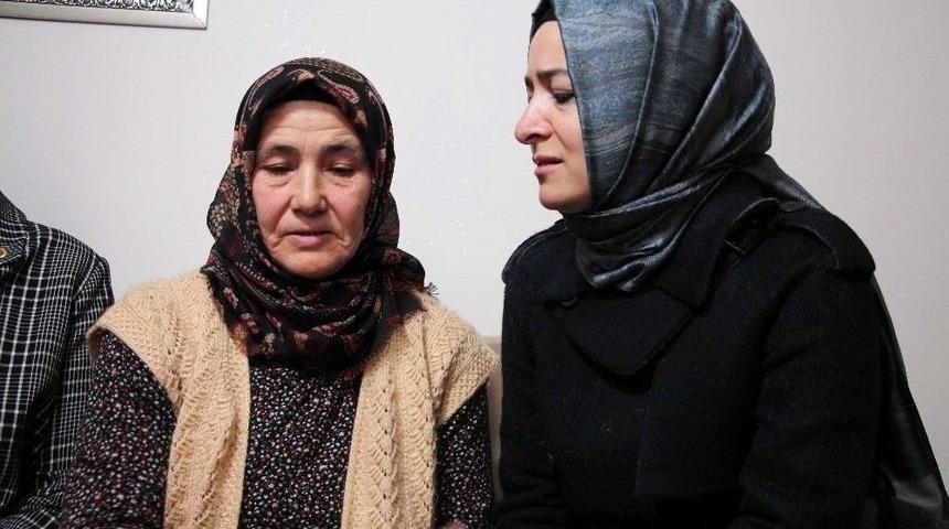 Bakan Kaya: "siz Bize Şehidimizin Emanetisiniz"