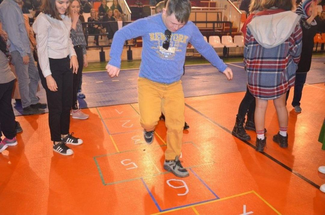 Down Sendromlu &Ccedil;ocukların Mutlu G&uuml;n&uuml;