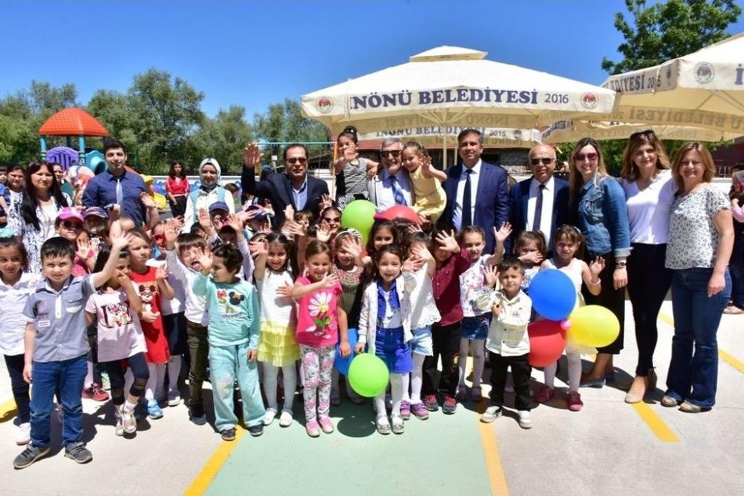 İn&ouml;n&uuml;&rsquo;de Okullar &Ccedil;i&ccedil;ek A&ccedil;tı