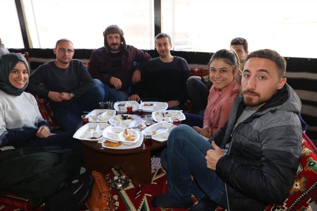 Kaymakam &Ccedil;etin &Ouml;ğretmenlerle Kahvaltıda Buluştu