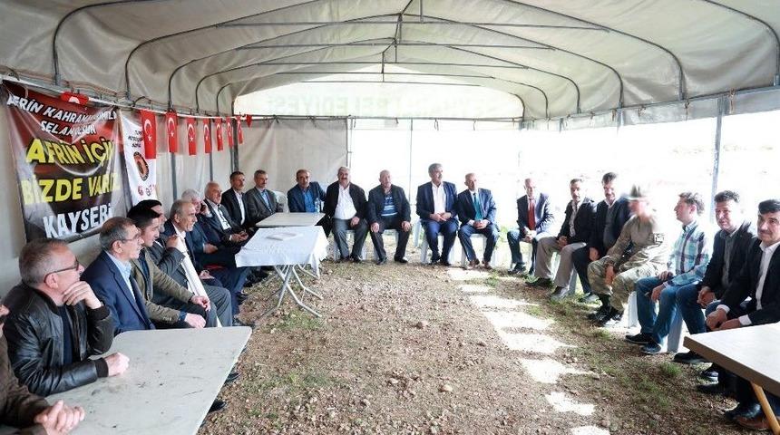 Talas Muhtarları Sınırdaki Askerleri Ziyaret Etti