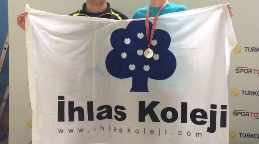 İhlas Koleji &Ouml;ğrencisinden Y&uuml;zmede İkincilik