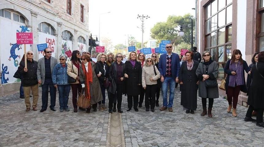 Urlalı Kadınlar Şiddete Karşı Y&uuml;r&uuml;d&uuml;