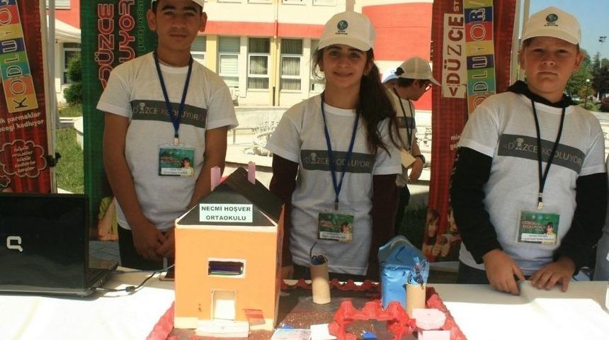 Minik Parmaklar Geleceği Kodladı