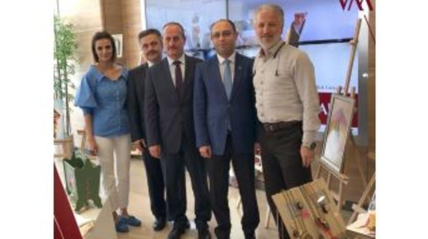 Engellilerin Yaptığı &Uuml;r&uuml;nler Hastanede Sergilendi