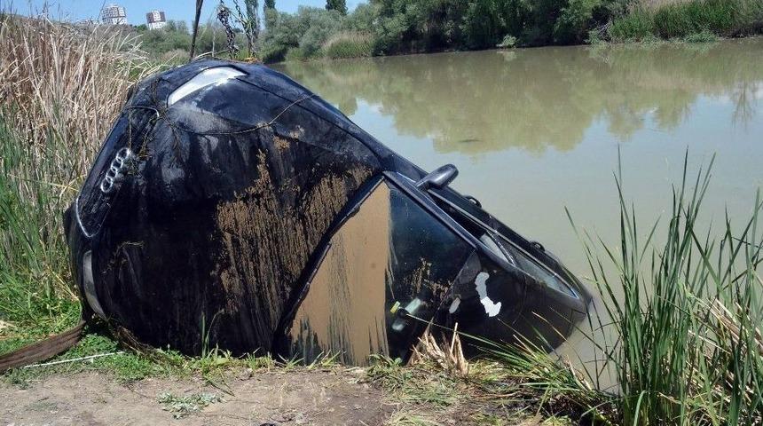 Otomobil Kızılırmak&rsquo;a D&uuml;şt&uuml;