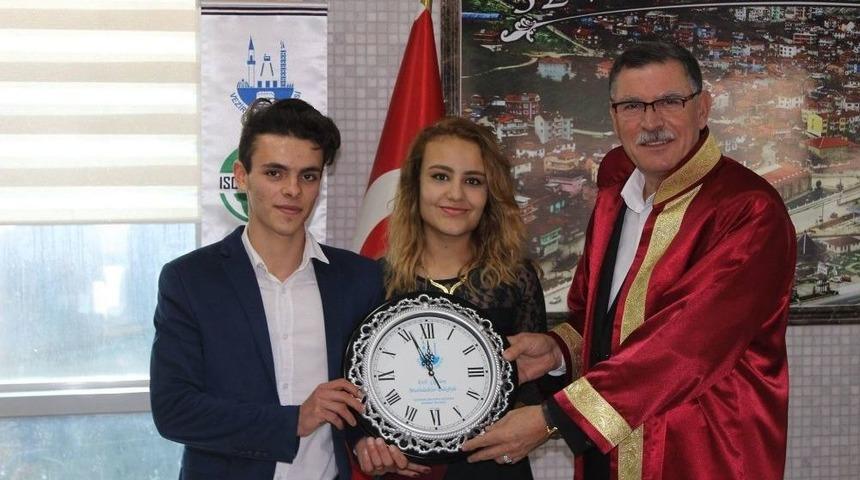 Başkan Duymuş, Gen&ccedil; &Ccedil;iftin Mutluluklarına Ortak Oldu