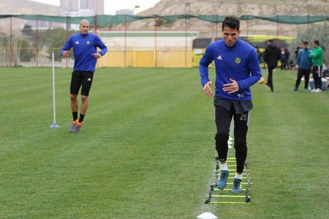 Evkur Yeni Malatyaspor’da Erol Bulut’tan Futbolcularına Gözdağı