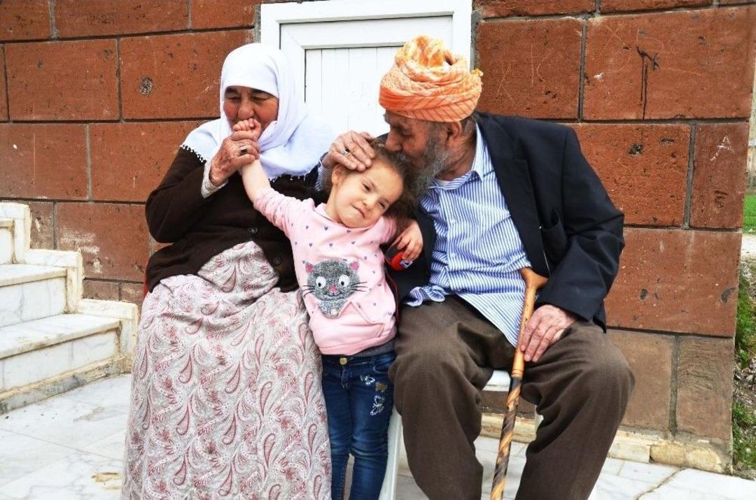 71 Yıldır Aynı Yastığa Baş Koyuyorlar