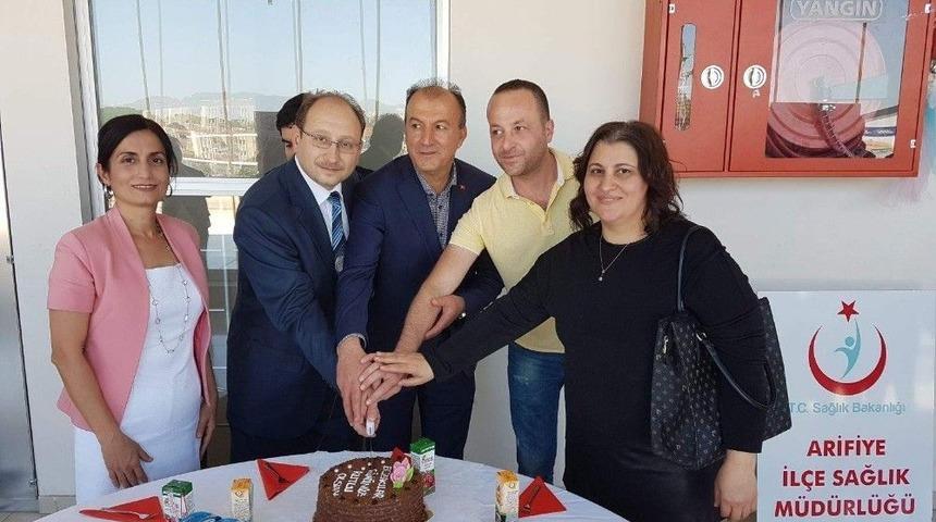 Arifiye İl&ccedil;e Sağlık M&uuml;d&uuml;rl&uuml;ğ&uuml;nden S&uuml;rpriz Kutlama