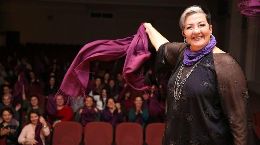 Bucalı Kadınlara Benan Bilek&rsquo;le Kahkaha Tufanı