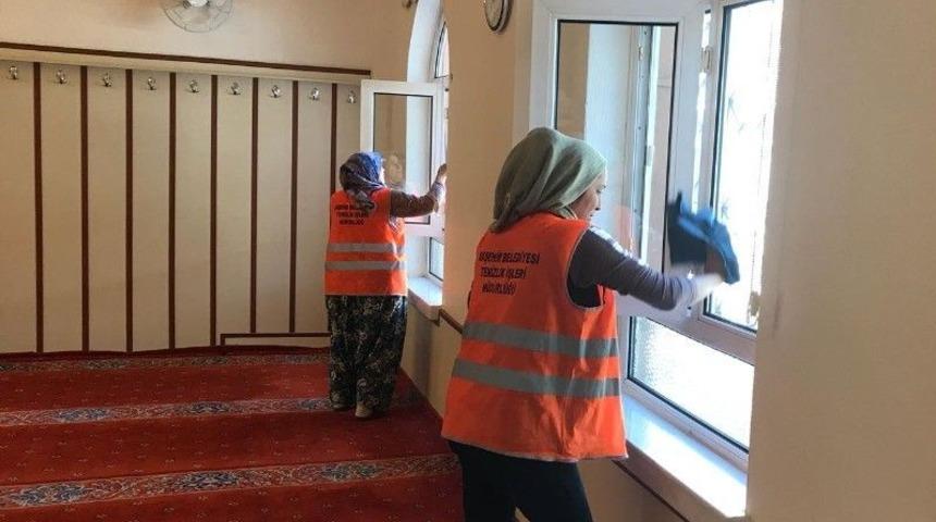 Akşehir Belediyesi Cami Temizliklerini S&uuml;rd&uuml;r&uuml;yor